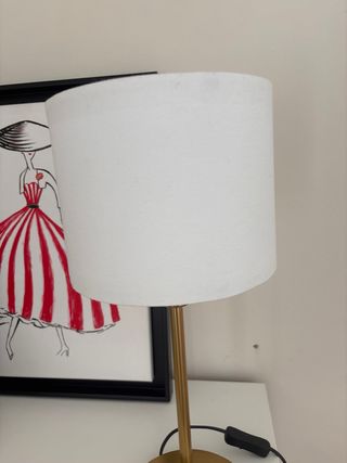 Lampara sobremesa IKEA dorada