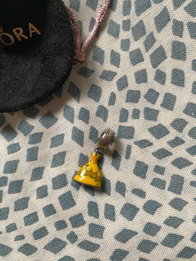 Charm Pandora Disney - Vestido Amarillo