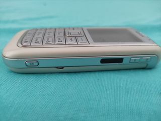 Nokia 6151.