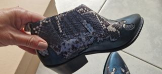 Stivaletti donna marca Dora.