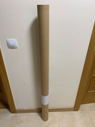 Tubo cartón grande y resistente.