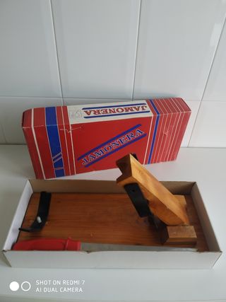 Jamonero de madera y metal