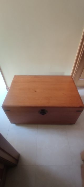 Baúl madera marrón