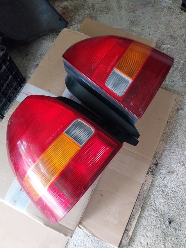 Pilotos traseros Honda Civic EK4