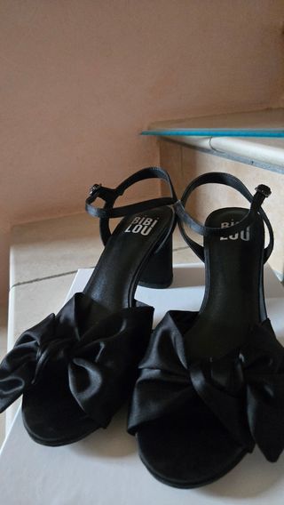 Sandali Bibi Lou neri con fiocco