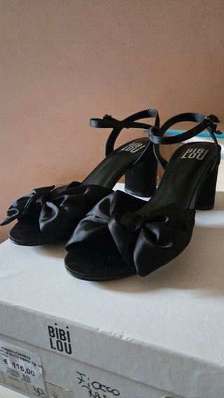 Sandali Bibi Lou neri con fiocco