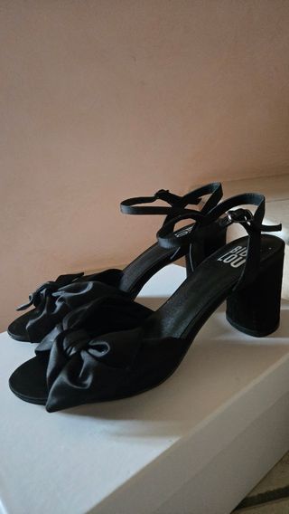 Sandali Bibi Lou neri con fiocco