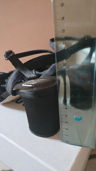 Sandali Bibi Lou neri con fiocco