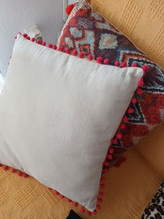Tres cojines para decoración preciosos