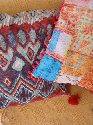 Tres cojines para decoración preciosos