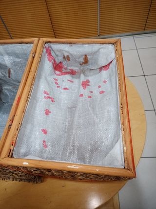 Baúl mimbre vintage rojo