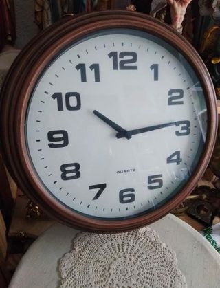 Zuecos madera, cofres,azulejos, reloj, apliques..