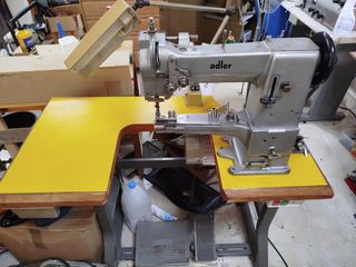 Máquina de ribetear Adler