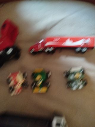 Coches y camiones de juguete