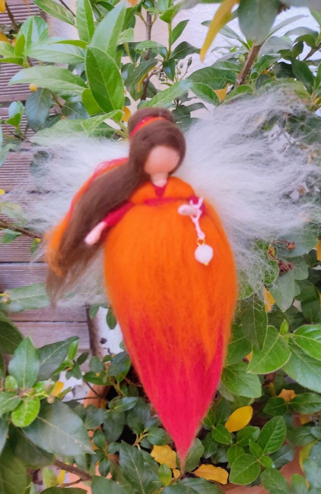 Fada Áries com pedra e pulseira