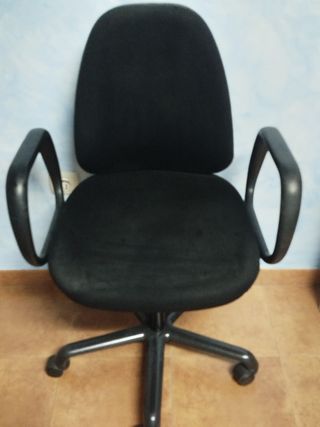 SILLA ERGONOMICA DE ESCRITORIO O DEPACHO NEGRA