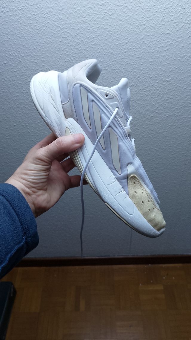 Adidas Ozelia - Zapatillas Beige/Blanco