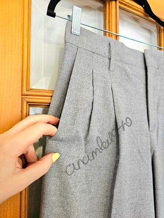 Pantalón pinzas tiro alto gris zara
