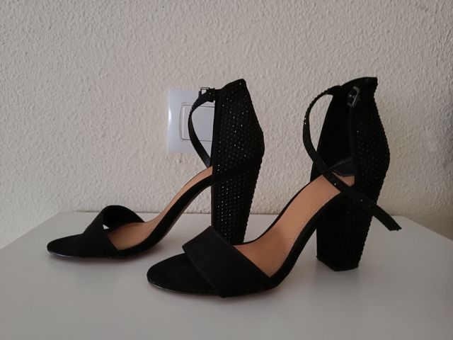 Zapatos negros fiesta tacón. Lentejuelas.