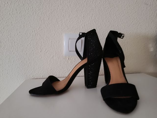 Zapatos negros fiesta tacón. Lentejuelas.