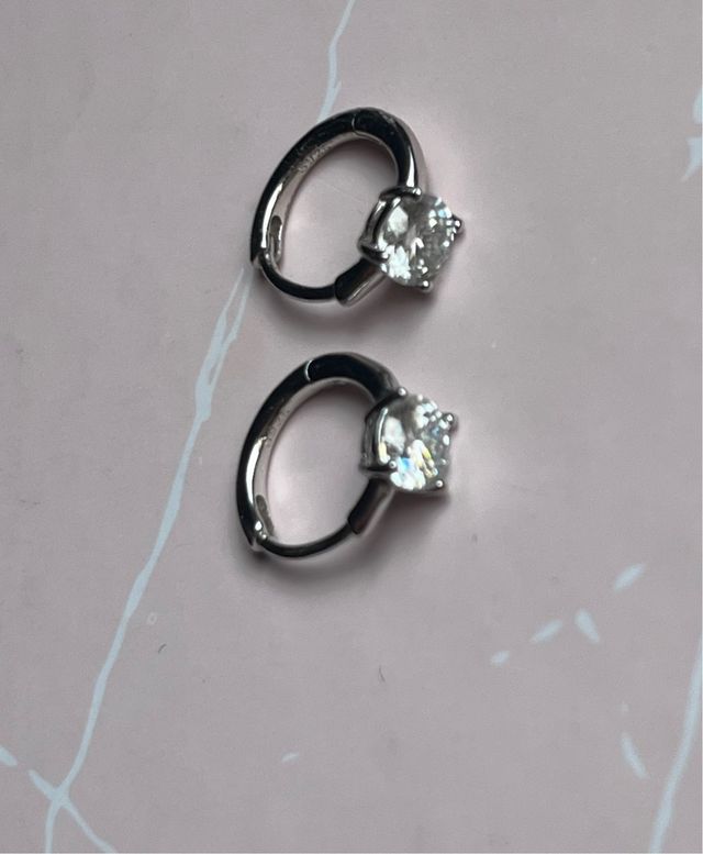 Orecchini a cerchio diamanti moissanite