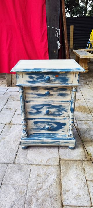 Mesita vintage azul y beige