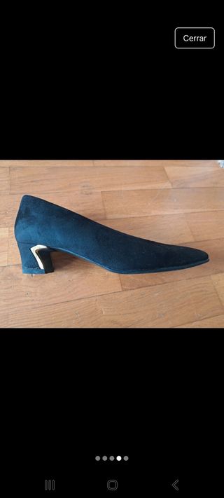 Zapatos tacón medio negros dorados