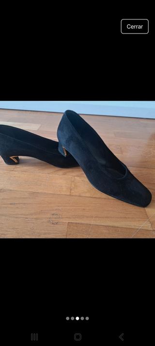Zapatos tacón medio negros dorados