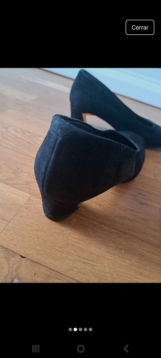 Zapatos tacón medio negros dorados