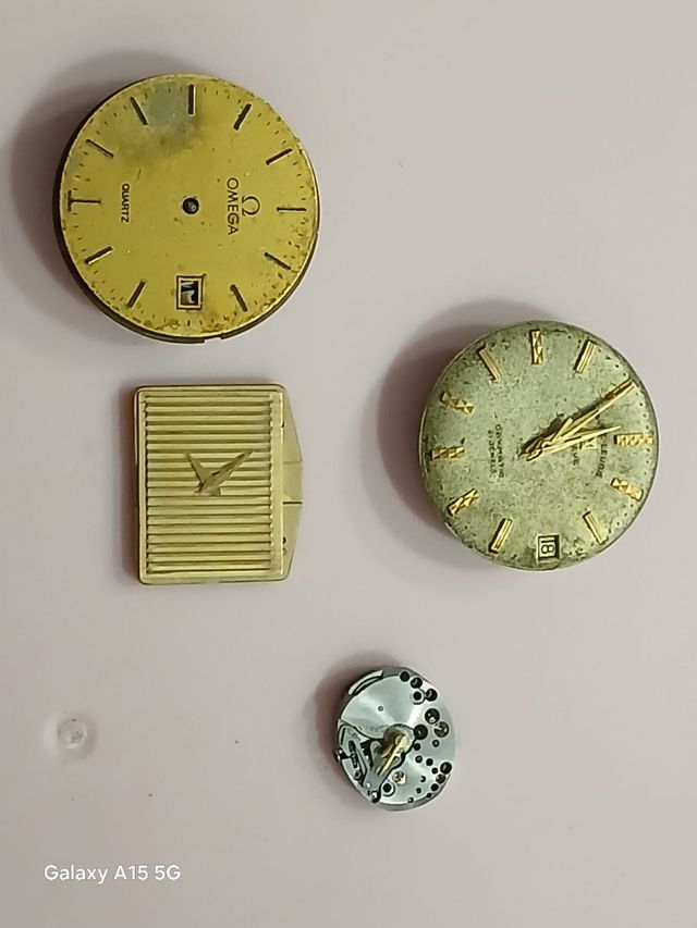 Omega: 2 relojes + maquinaria