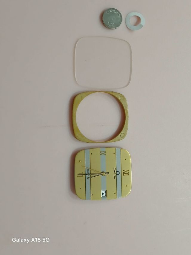 Omega: 2 relojes + maquinaria