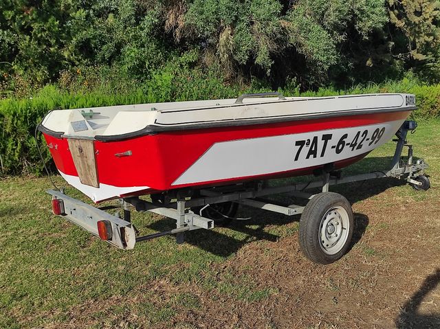 Barco con remolque .