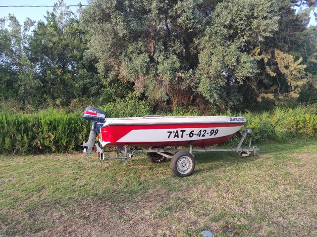 Barco con remolque .