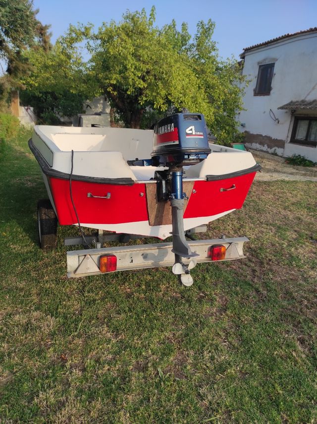 Barco con remolque .