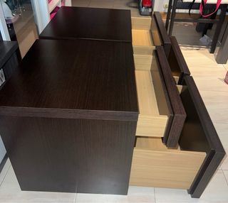 Mesita noche 2 cajones - cajonera. Madera marrón