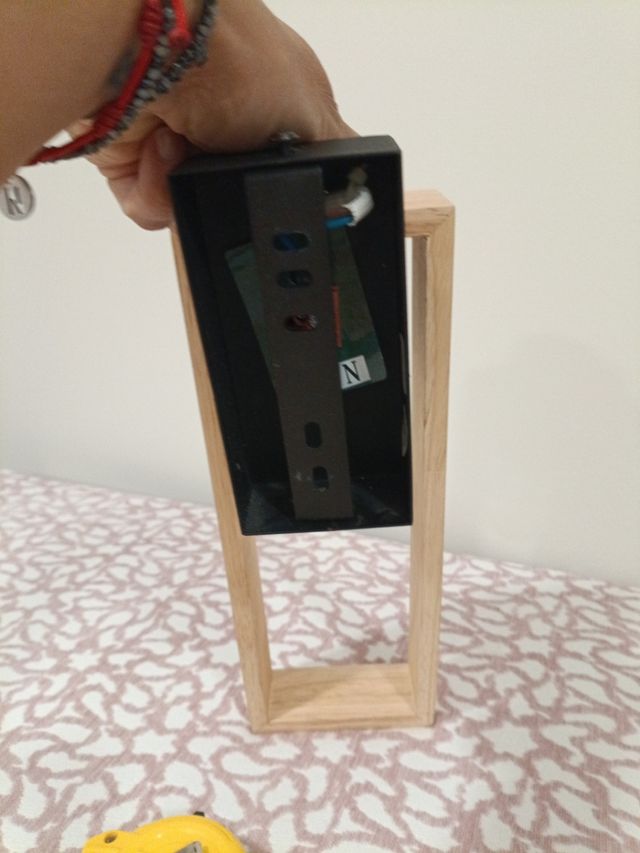 Aplique madera y metal negro