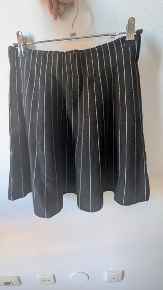 Falda Zara - Mini negra rayas blancas