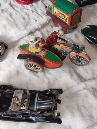 LOTE DE 8 JUGUETES DE HOJALATA MARCA PAYA