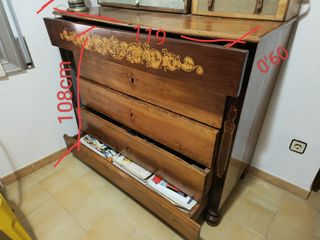 Cómoda antigua de madera