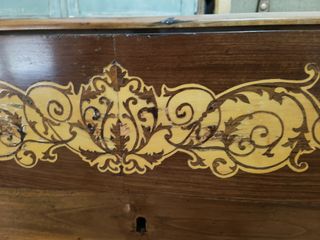 Cómoda antigua de madera