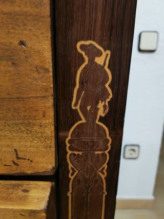 Cómoda antigua de madera