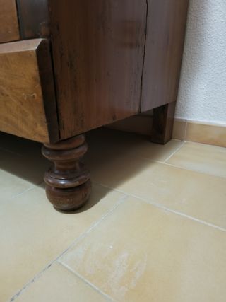 Cómoda antigua de madera