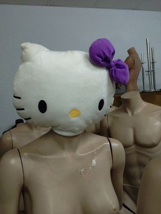 2 Cabezas de maniquí Hello Kitty