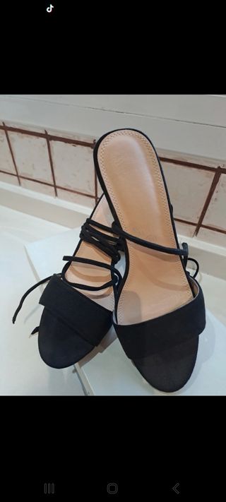 Sandalias MaryPaz tacón negras
