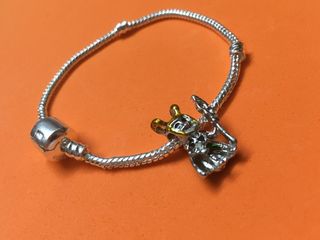 Pulsera plata con charm Loki