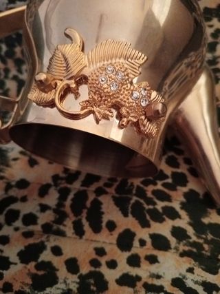 Tetera vintage dorada