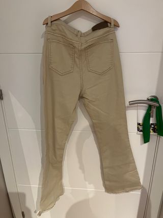 Vaqueros Brownie beige acampanados