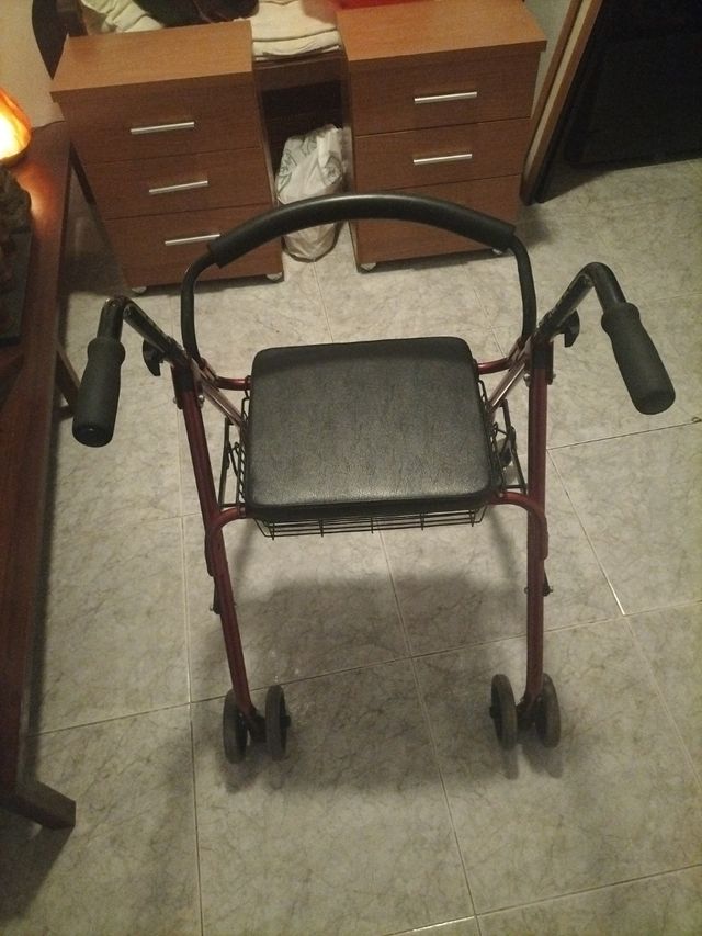 Andador con asiento plegable