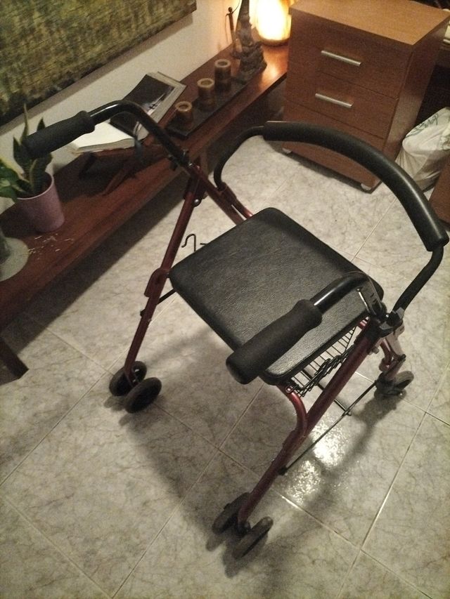Andador con asiento plegable