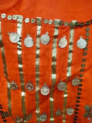 Vestido playero naranja y dorado